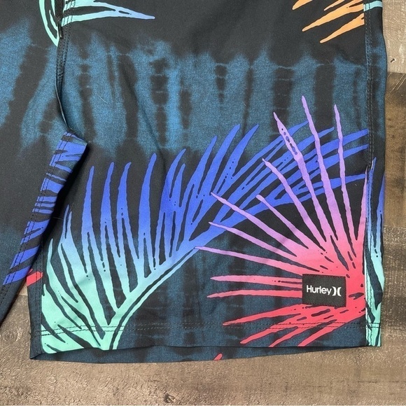 Hurley Men’s Bird Rock 17” Volley Board Shorts size 34 - Picture 2 of 9